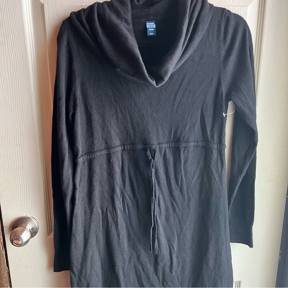 Old Navy Drawstring Waist Maternity Black Dress and Long Sleeve - Picture 7 of 8